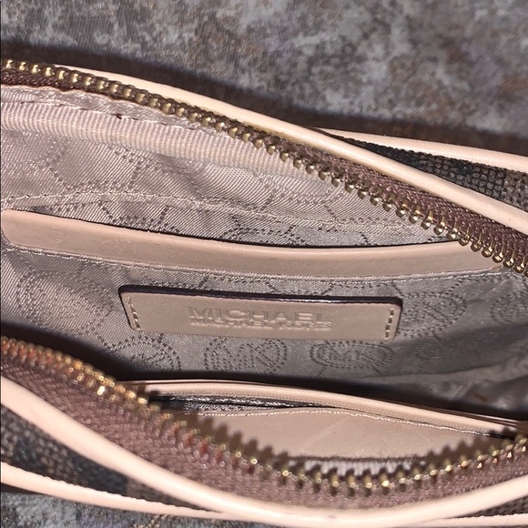 Brown and Gold MK Jet Set Crossbody Purse. - Picture 7 of 7
